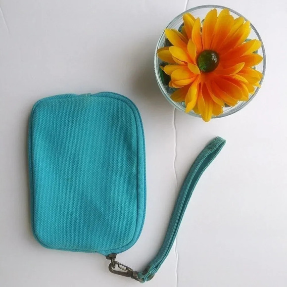 L.L.BEAN ANTI-THEFT WRISTLET - BLUE - Picture 2 of 6